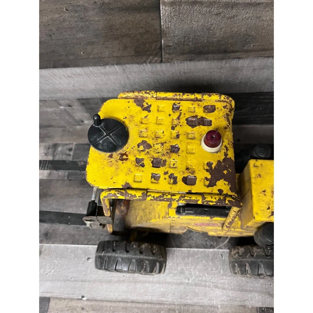 Vintage Tonka Mighty Forklift Pressed Steel Toy Construction Vehicle Yellow